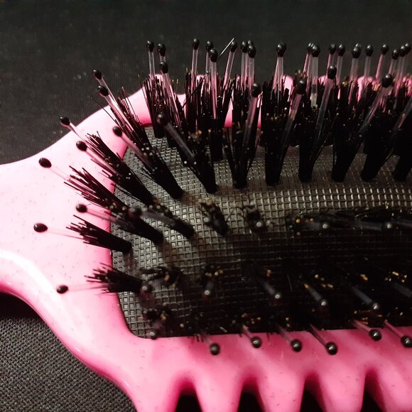 NEW!! Pink Curl Defining Brush, Bristle Styling Brush for Curly Hair - Picture 3 of 8